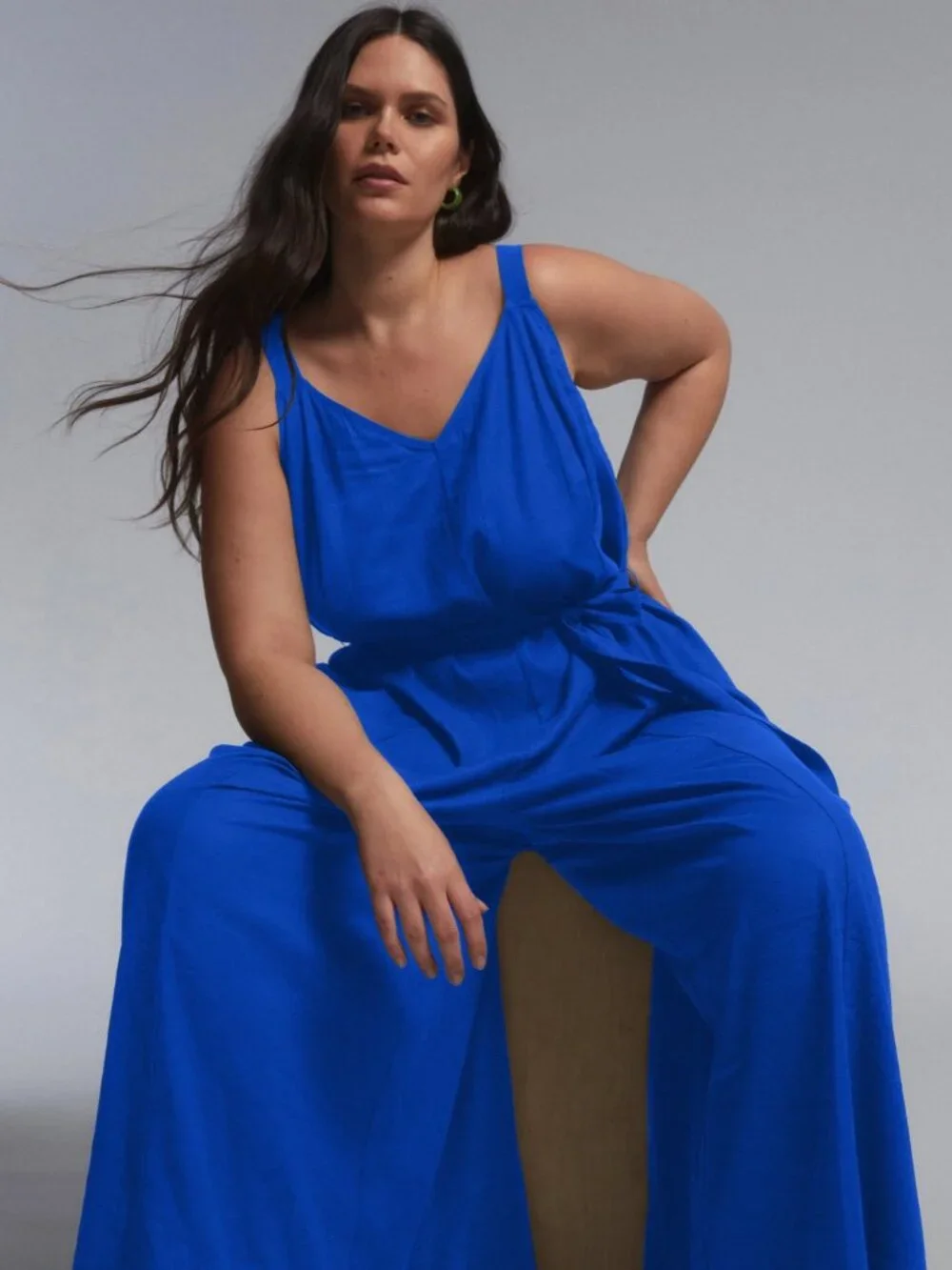 Promenade Linen Jumpsuit - Picture 2 of 4